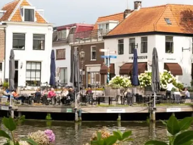 Tafeltje reserveren...