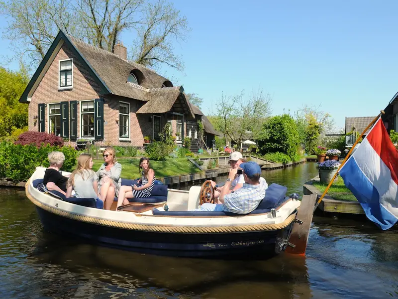 Explore Giethoorn