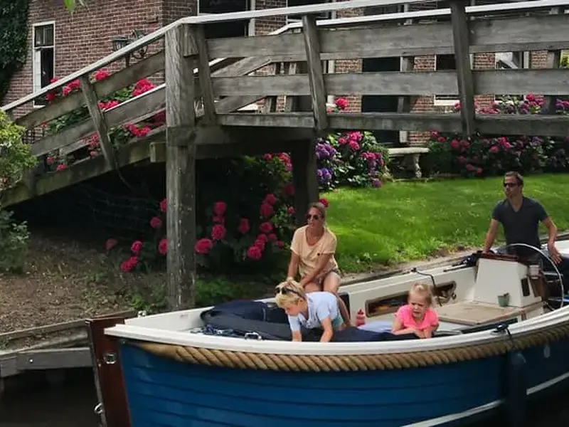 Explore Giethoorn